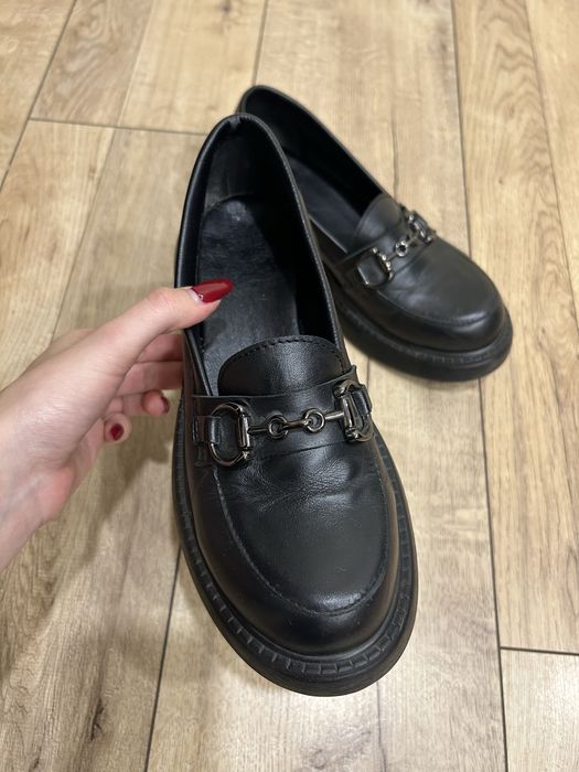 Шкіряні лофери.