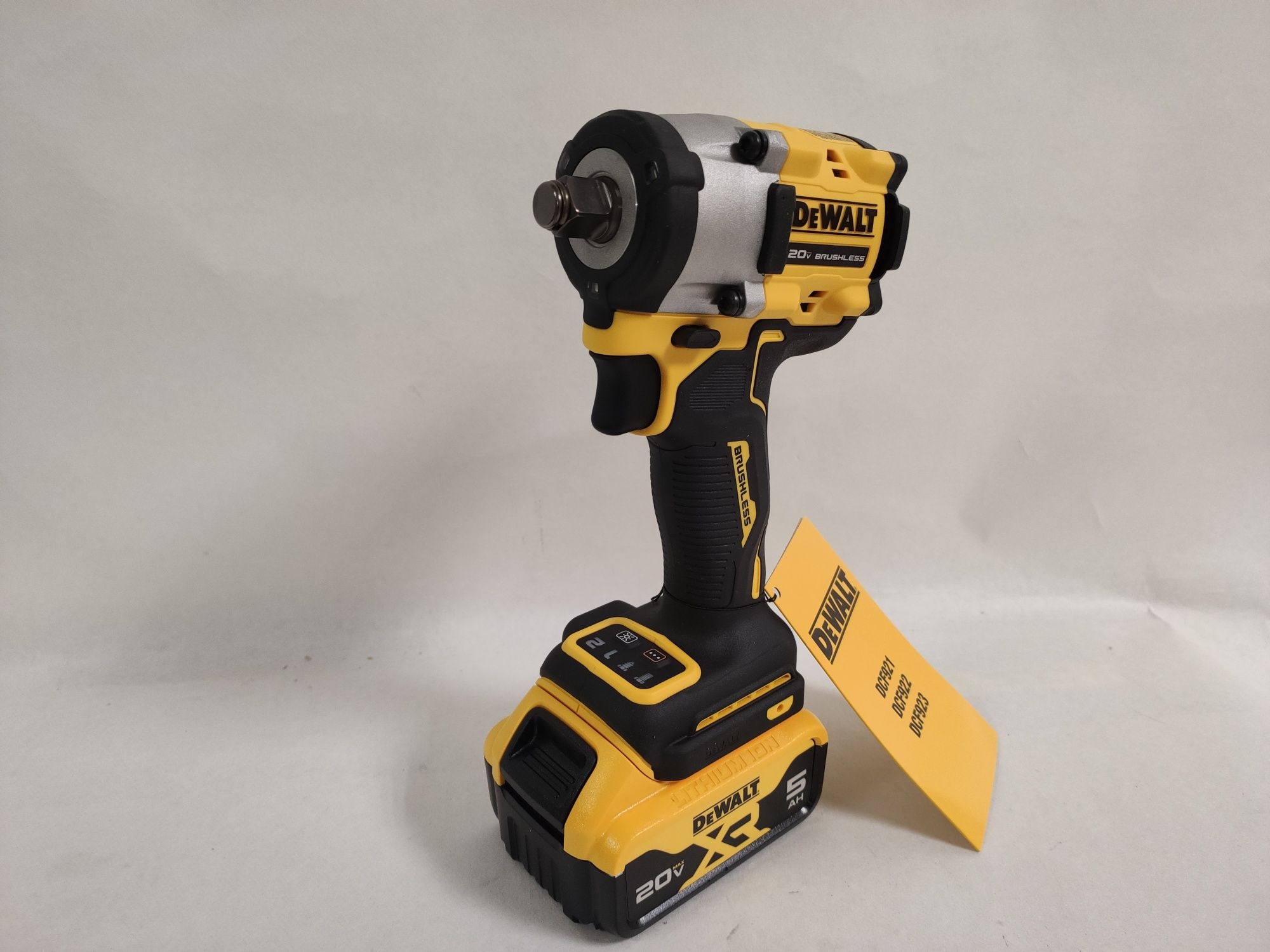 Безщітковий ударний гайковерт DeWALT DCF921P1 XR 20V 1/2" оригінал