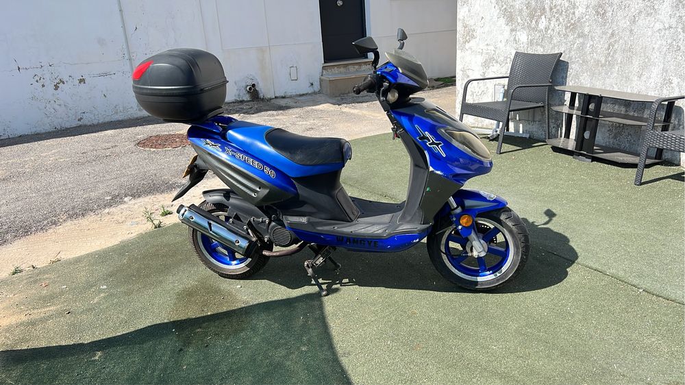 Moto 50cc muito nova com apenas 23000 km rodados .