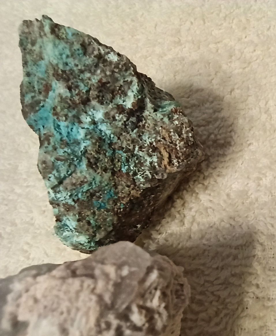 Minerały: chryzokola, fluoryty z kopalni Santa Clara. Zestaw