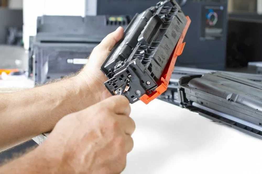 Заправка лайзерних принтерів, ремонт принтерів і чорно-білих