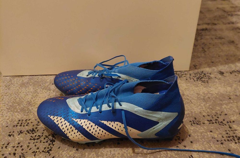 Chuteiras Adidas, tamanho 42 2/3