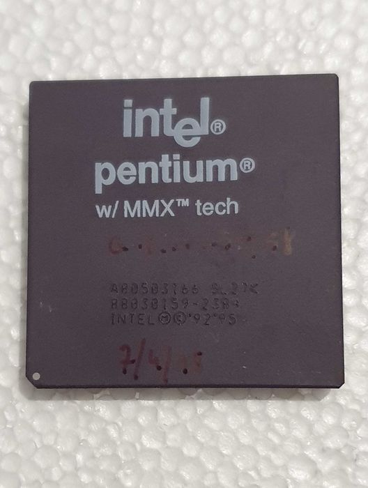 Vintage Ceramic Processor - Intel Pentium MMX 166 MHz - 1992/9564552453445379120