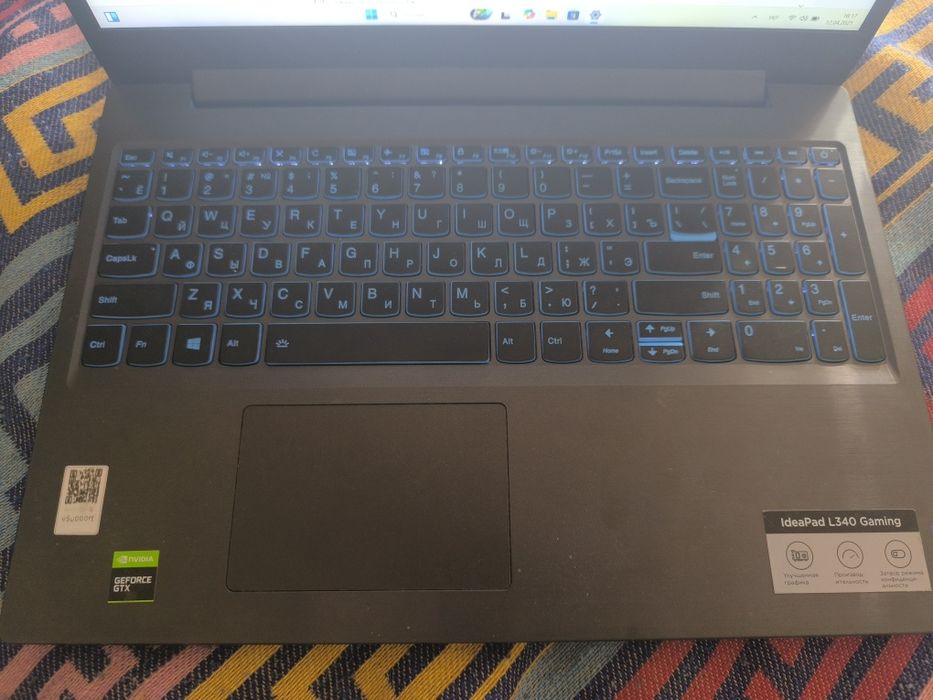 Ноутбук lenovo 
Intel Core i5-9300H
8GB RAM
SSD+HDD
256GB SSD
1TB HDD
