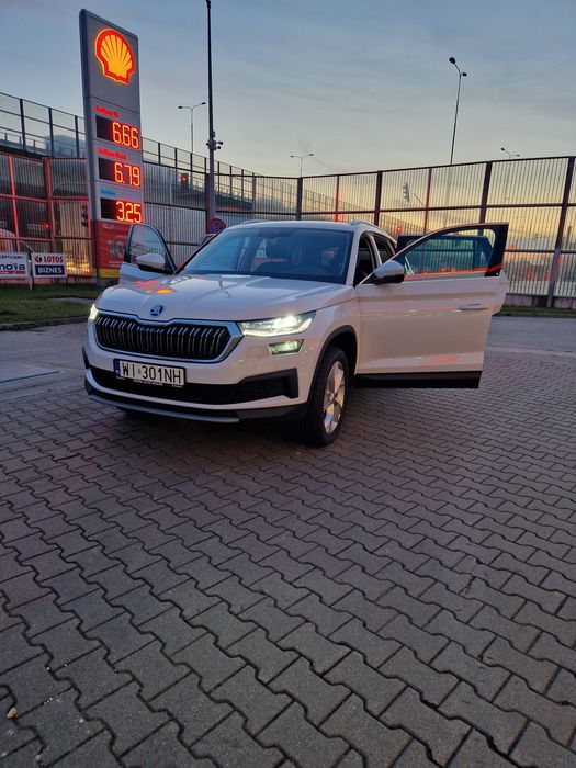 Wynajem wypożyczalnia Aut. Toyota Camry Reno Arkana Sport Reno Astral.