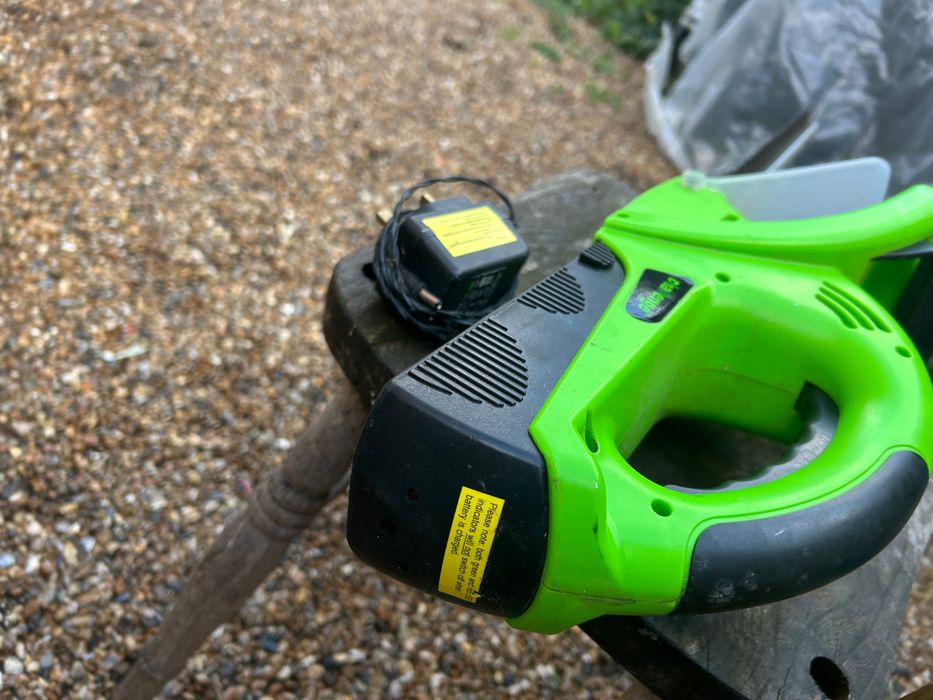 Кущоріз на акумолятор