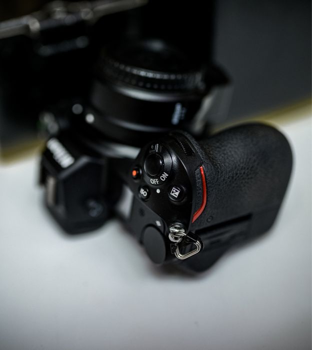 Продам Nikon Z6 (перша версія) + адаптер FTZ + карта пам’яті Sony 64GB