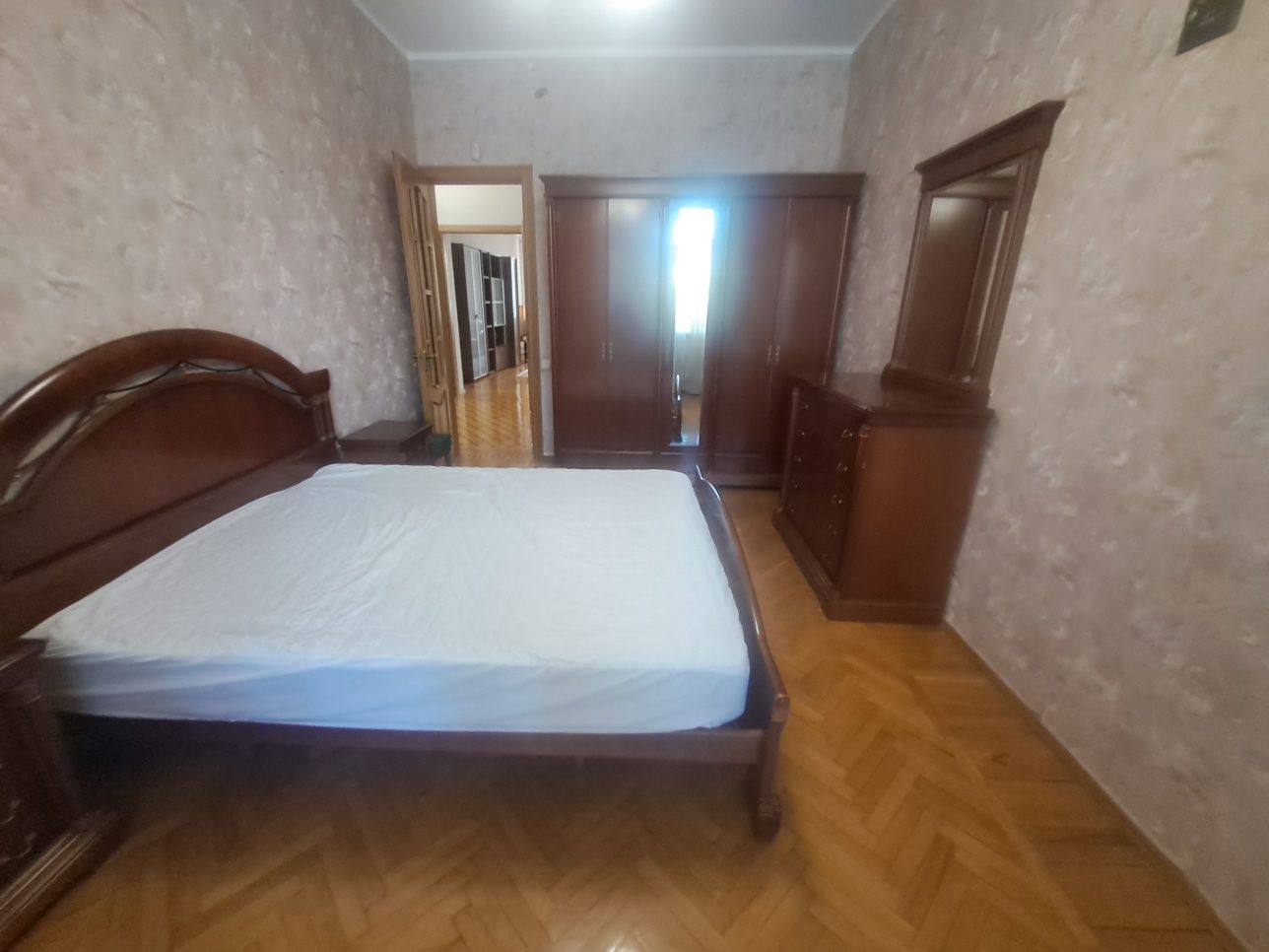Сдам Довженко 6  Дома  Каркашадзе 3х комнвтную квартиру