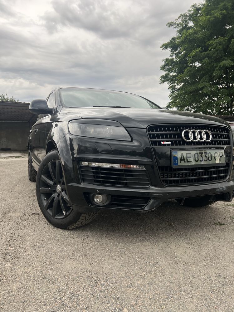 Продам Audi Q7