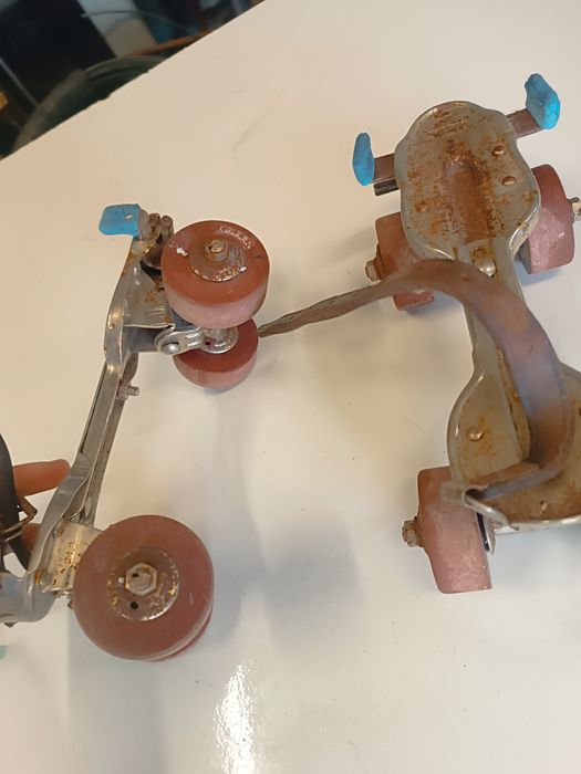 Patins antigos relíquia para colecionador