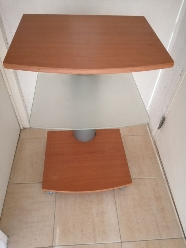 Mesa de apoio, TV etc