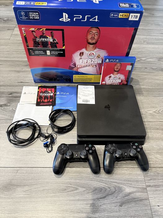Playstation 4 slim 1TB w zestawie z fifa 20