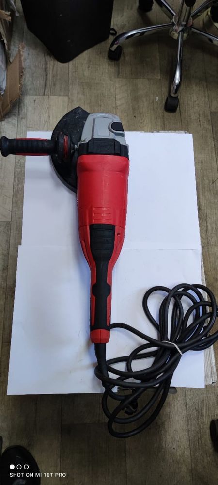 Sz szlifierka kątowa milwaukee  230W 2200 W.  AGVK22-230EK