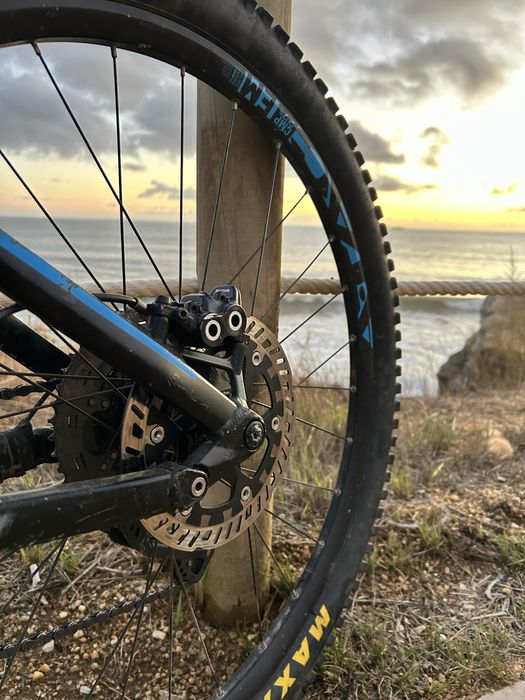 Cube stereo 160 race