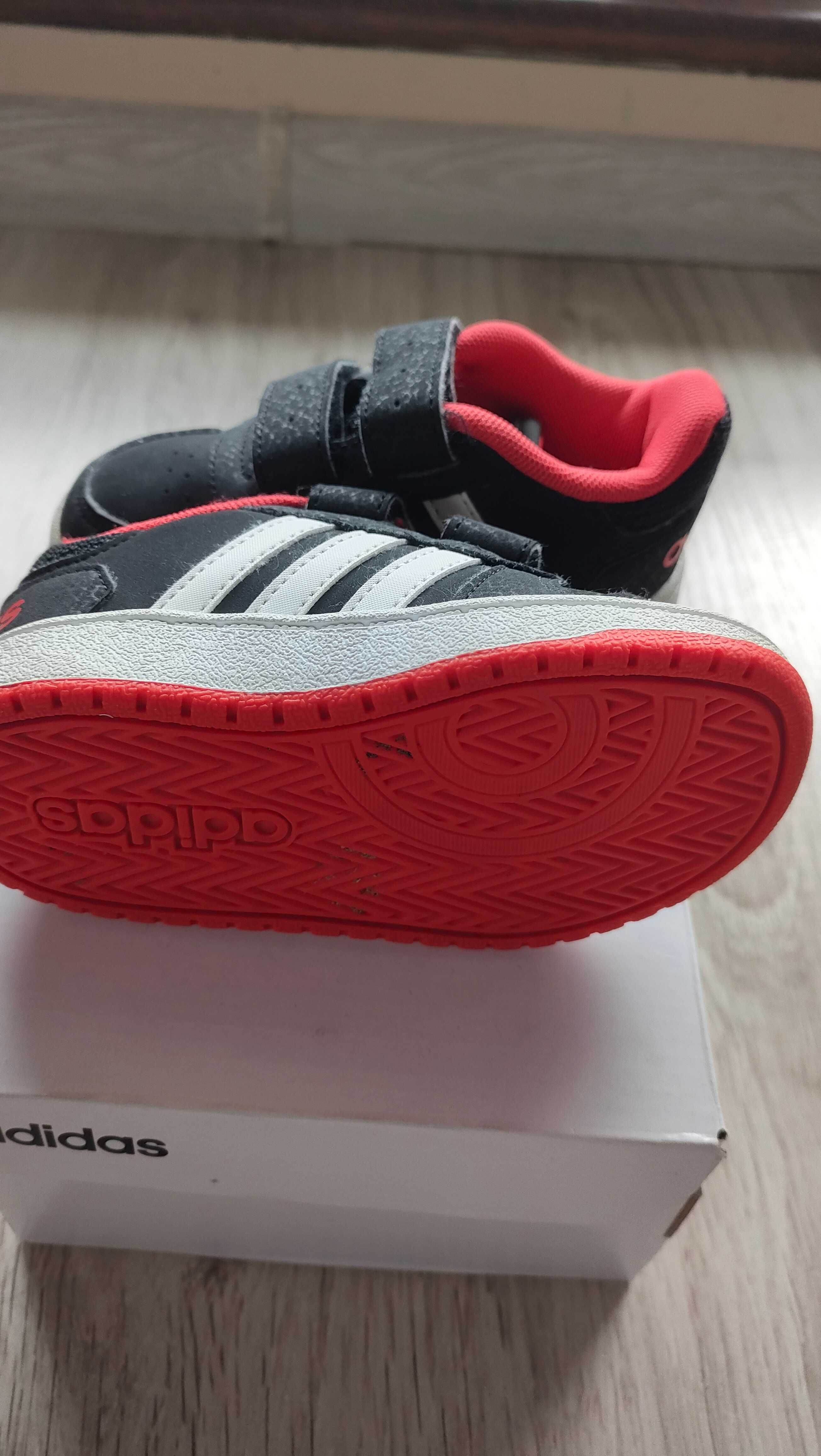 Buty chłopięce oryginalne adidas, stan b.dobry, r. 21