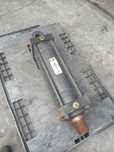 Siłownik hydrauliczny dwustronnego działania