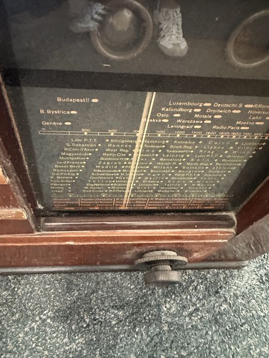 Rádio antigo Philips “jura” -