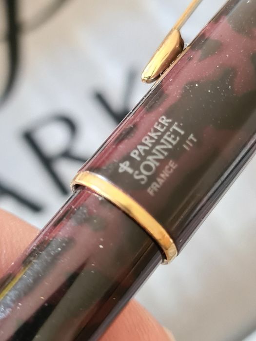 Caneta e esferografica Parker Sonnet marmoreada castanha