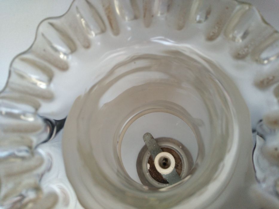 Candeeiro rústico em madeira e metal