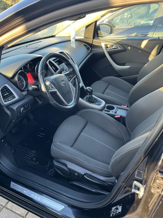 Opel Astra J 2010 1.7CDTI