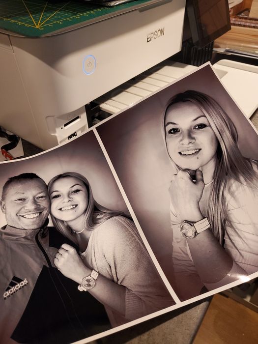 Magnesy lub portrety foto na żywo na twoim przyjęciu. Gratisy. lustr