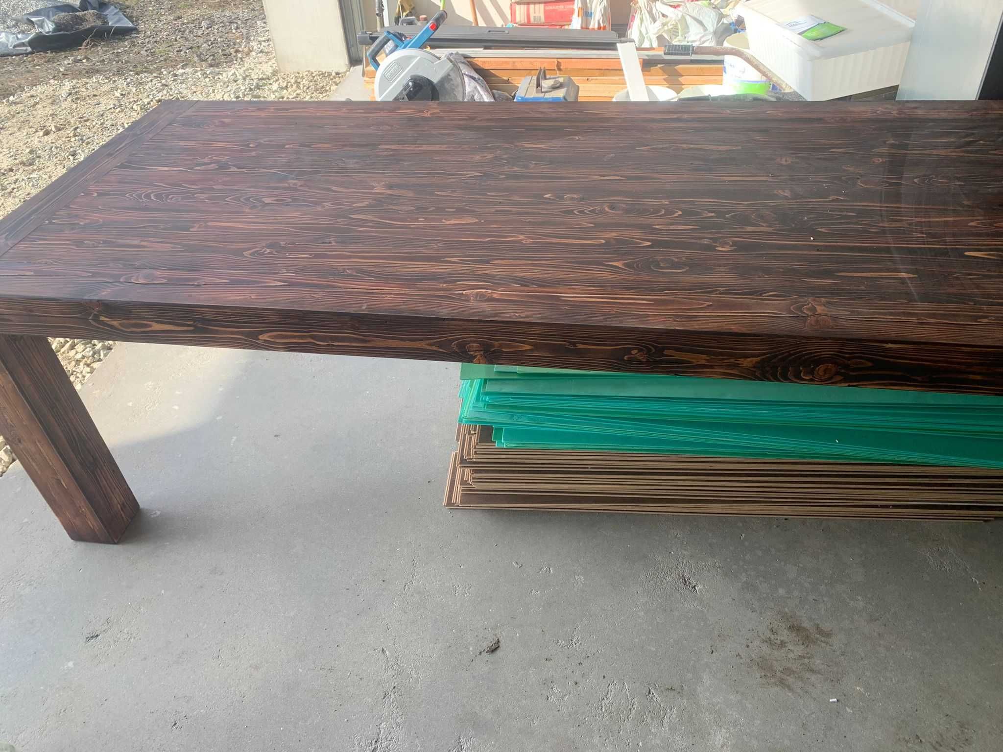 Drewniany stół sosnowy