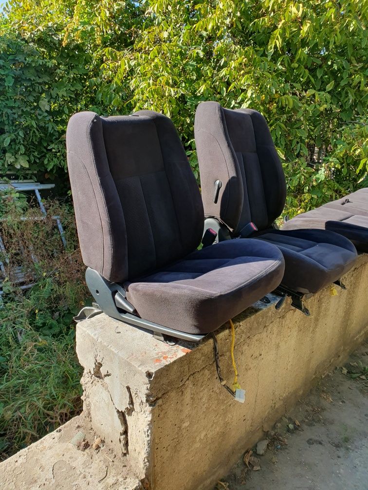 Продам сиденья Nissan