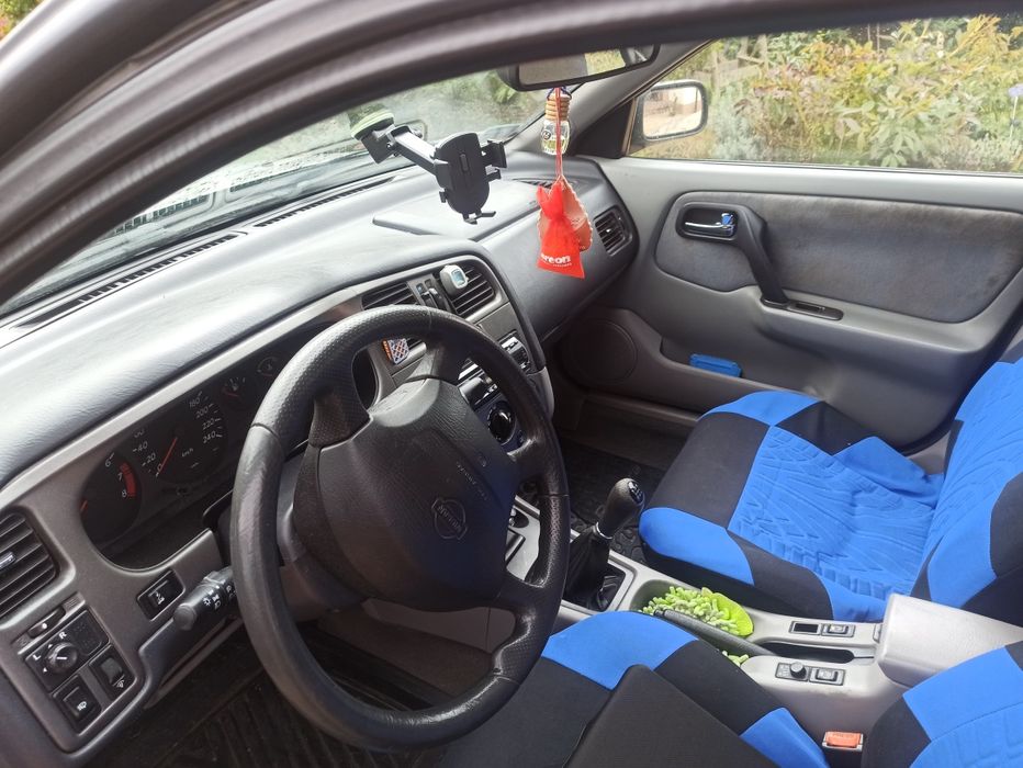 Nissan Primera p11 sedan