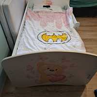 Łóżko dziecięce z pościelami i materacem