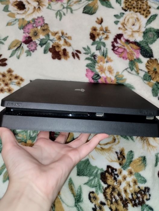 PlayStation 4 Slim 1TB