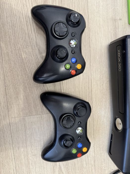Xbox 360S 250GB RGH + 2 pady