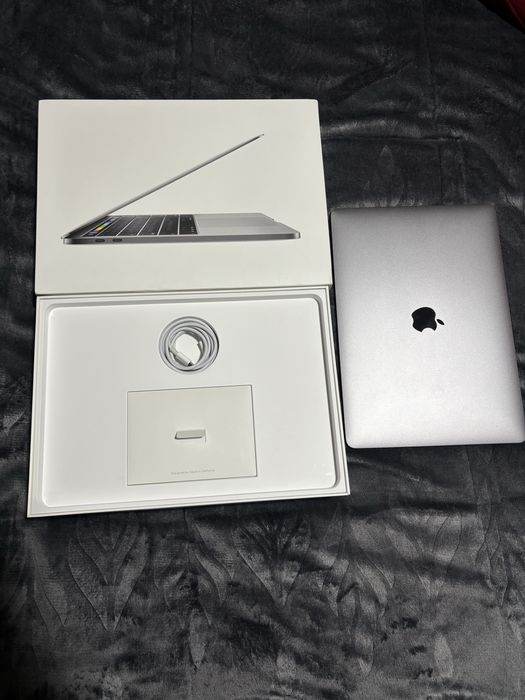 MacBook Pro 13” Retina i5 16GB 1TB Touch Bar