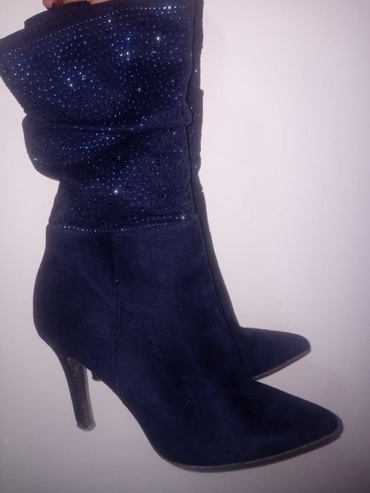 Botas azuis com brilhantes