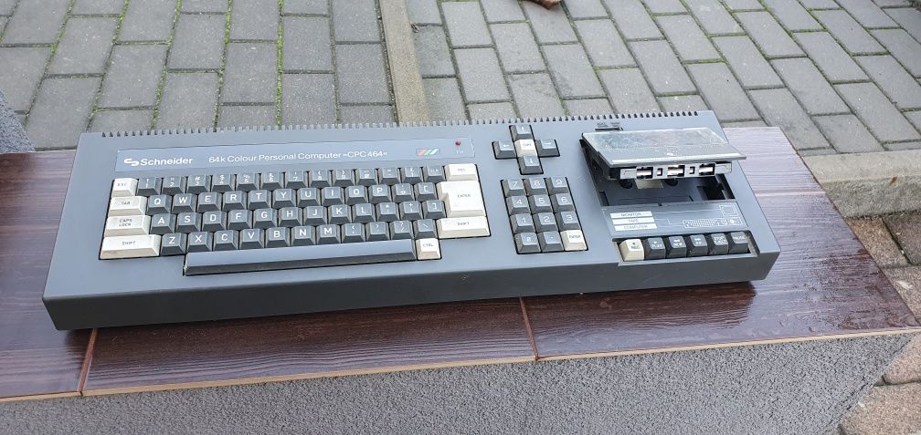 Komputer Amstrad SCHNEIDER 64k Colour Personal Computer CPC464