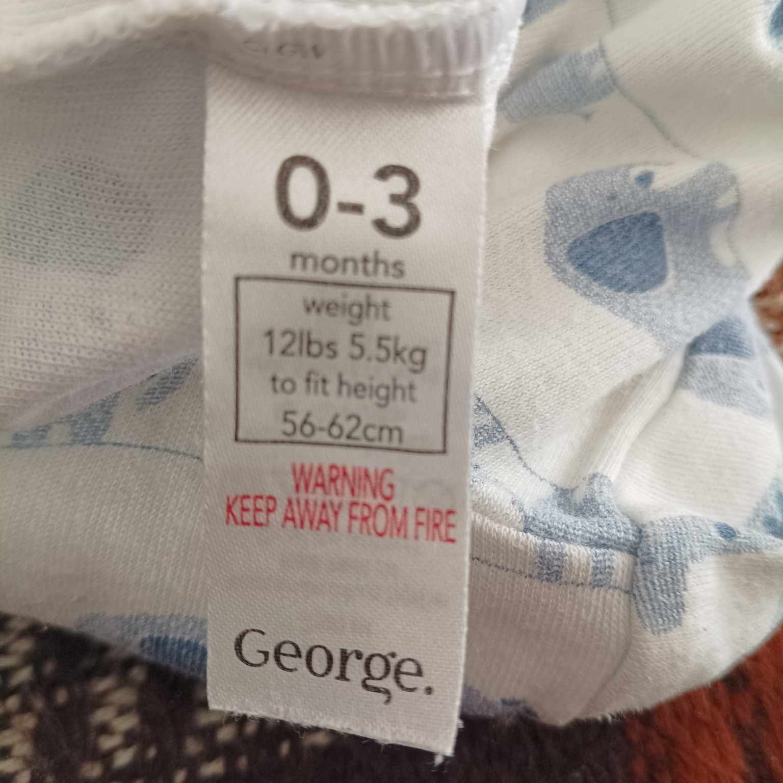 40KA. Pajacyk niemowlęcy na 0-3 m-ce firmy  George