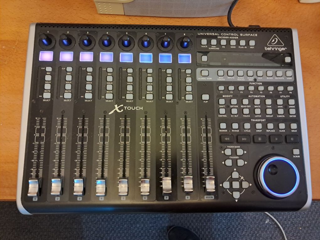 Behringer x-touch