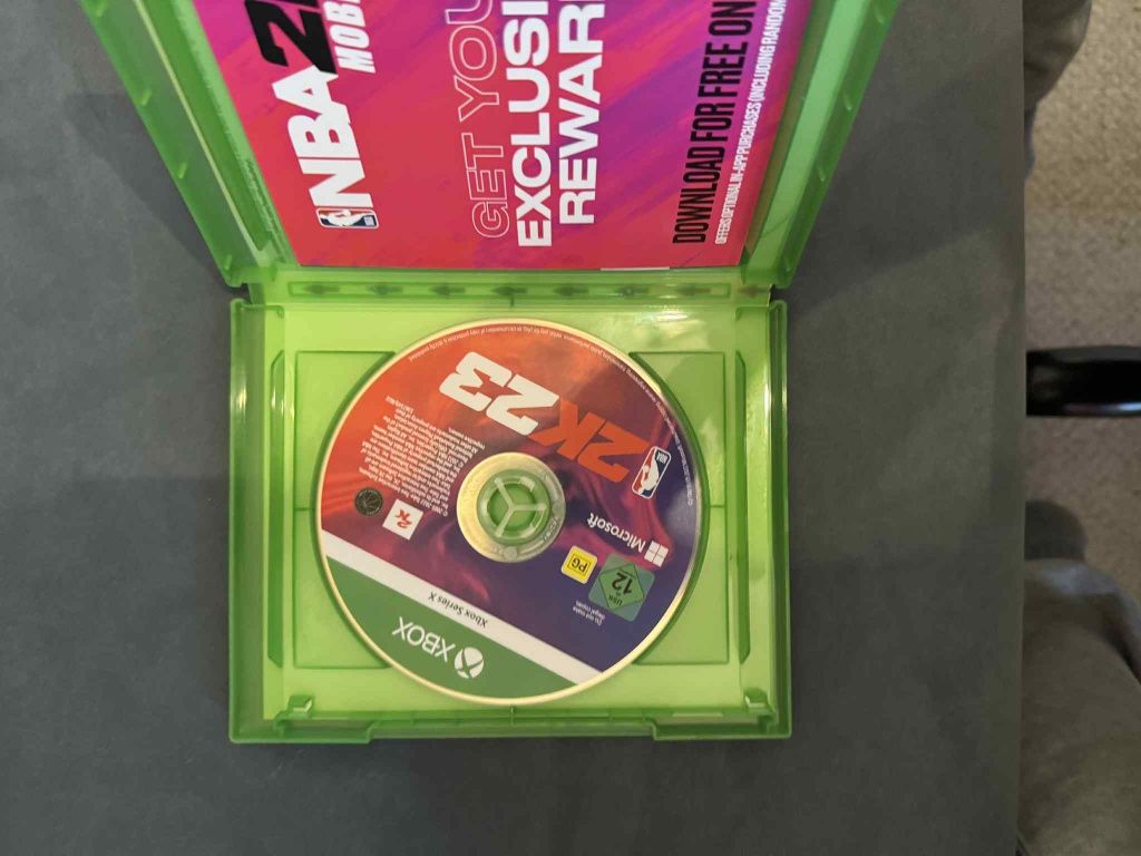 Xbox series X wraz z akcesoriami