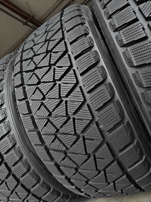 Bridgestone Blizzak DM-V2 зимові шини R20 275 55 як нові