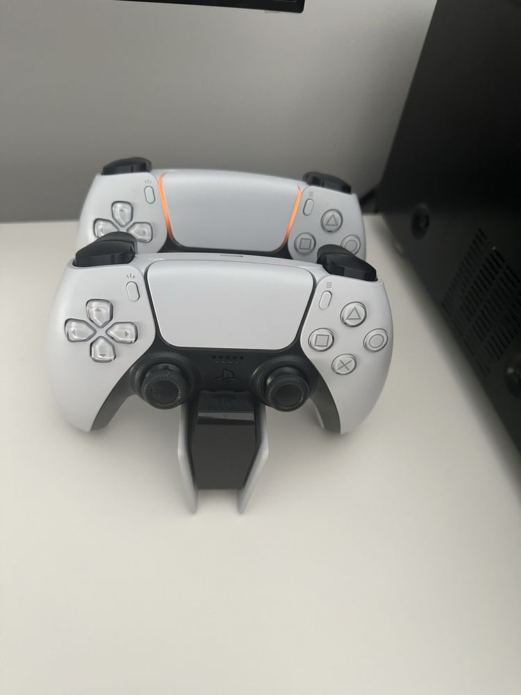 Playstation 5, 2 comandos mais acessórios