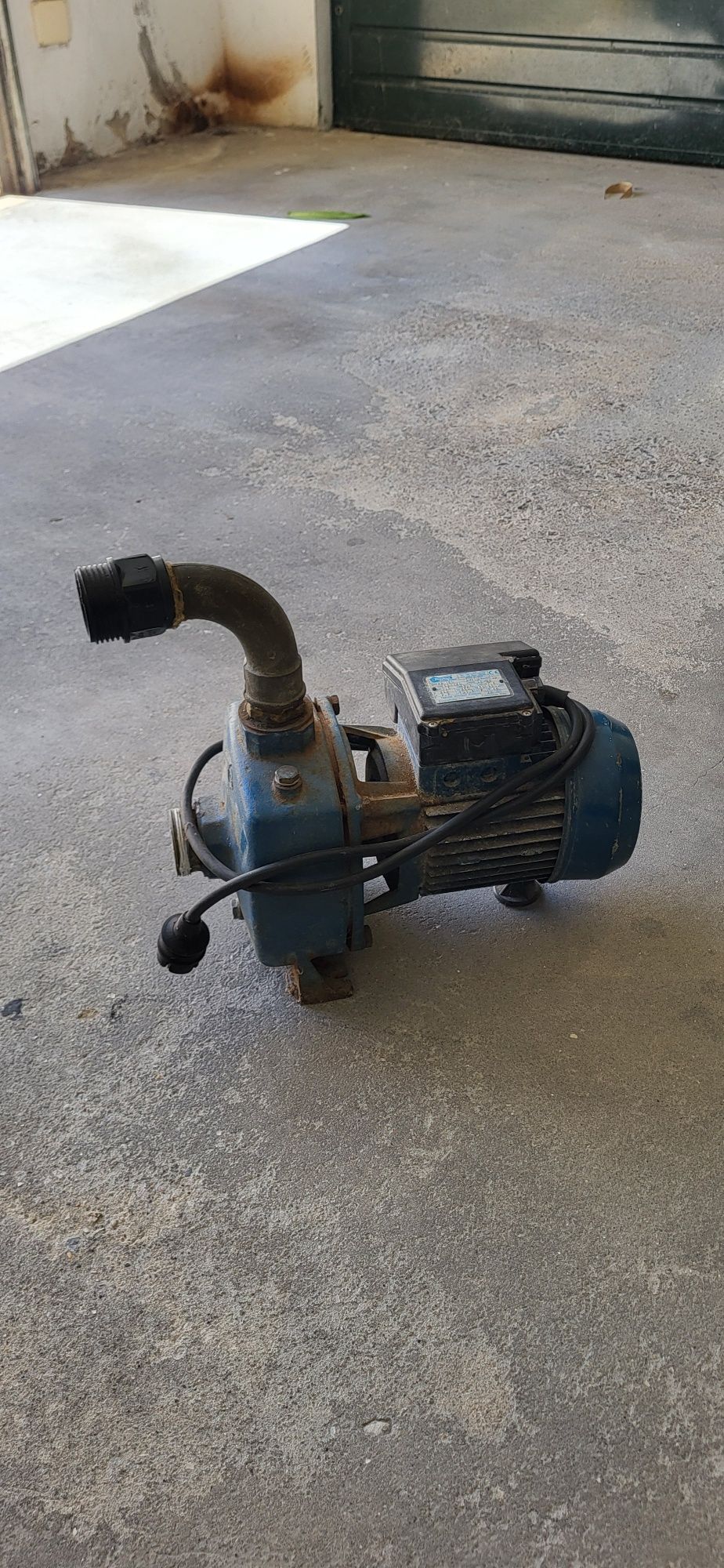 Bomba de tirar agua com pouco uso