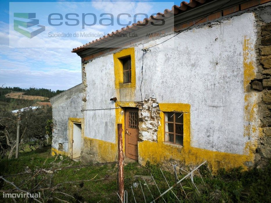 Moradia para Recuperar com Quintal
