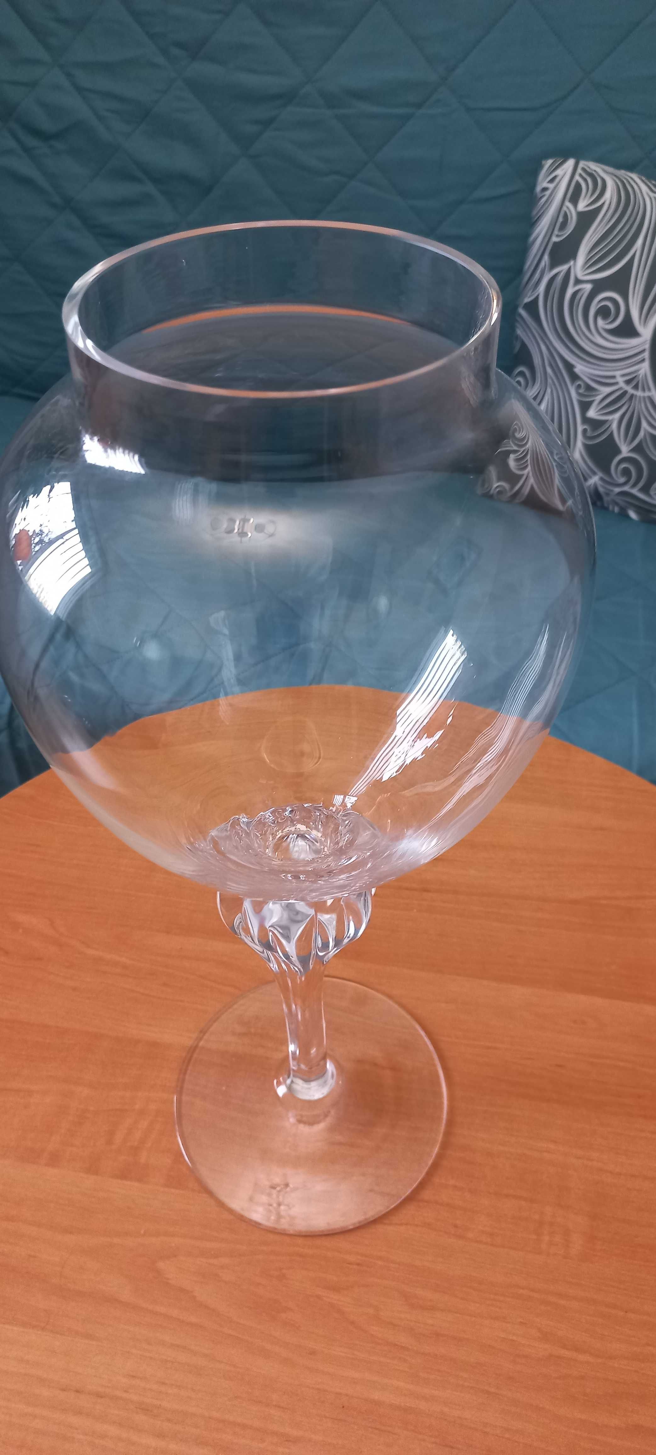 Wazon , duży szklany wazon kielich.
