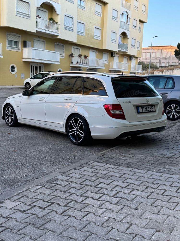 Mercedes 220 ano 2011