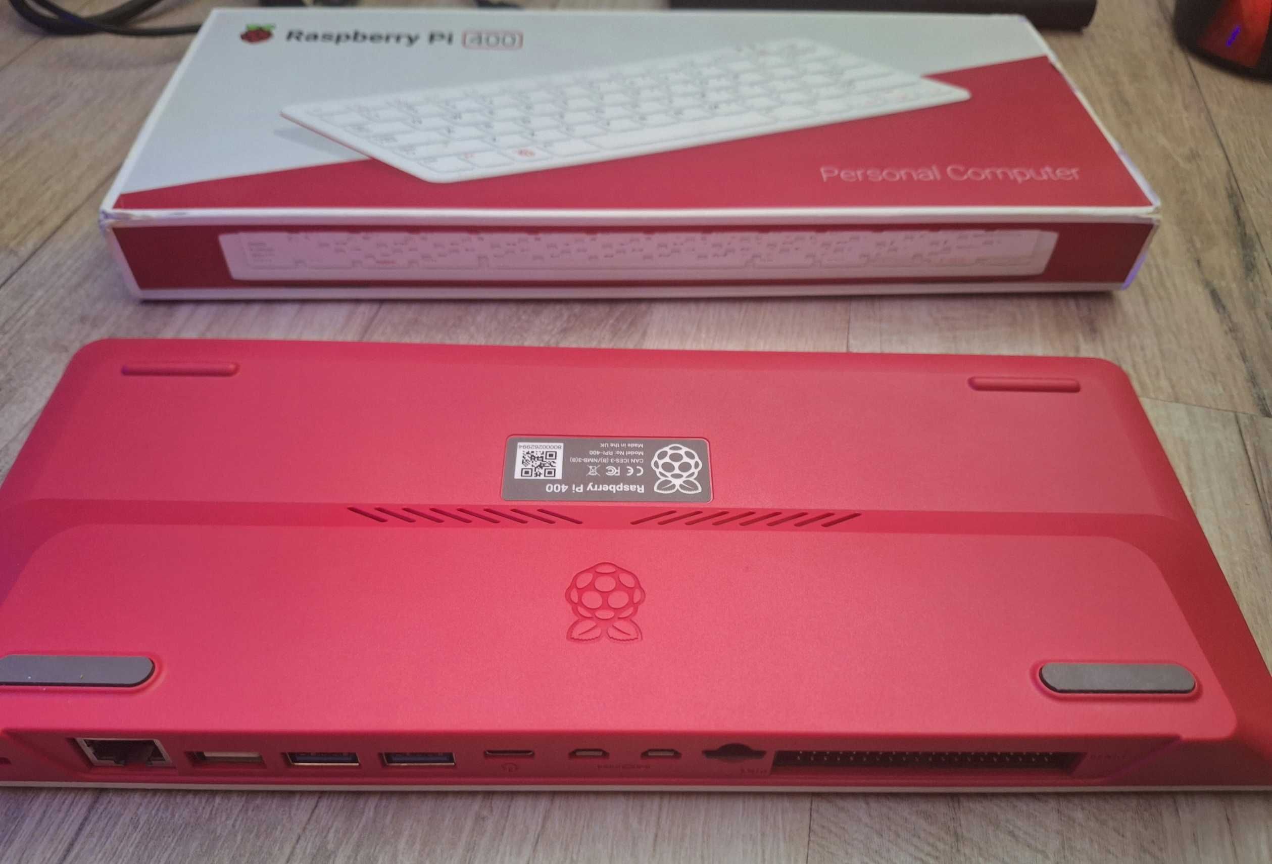 Raspberry Pi 400 + Сенс. монітор з динам. + навуш + мишь+ SD 64 gb