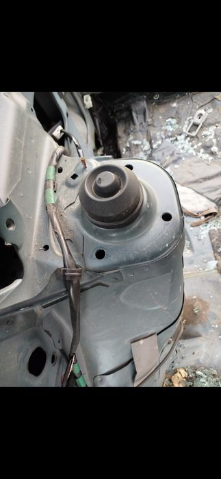 Задні стакани Mazda premacy 2000 рік