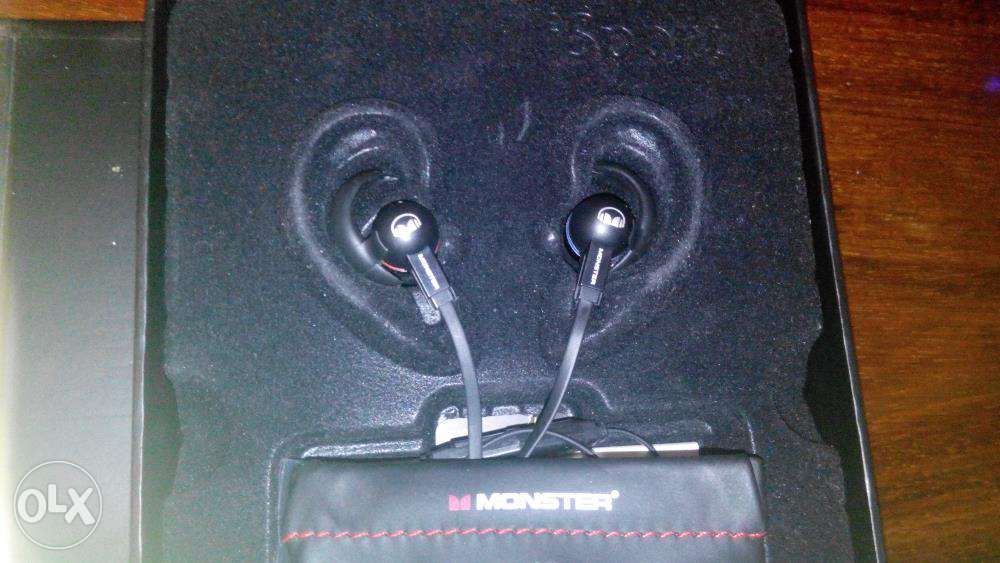 Наушник Monster iSport Immersion In-Ear with ControlTalk (Black) beats