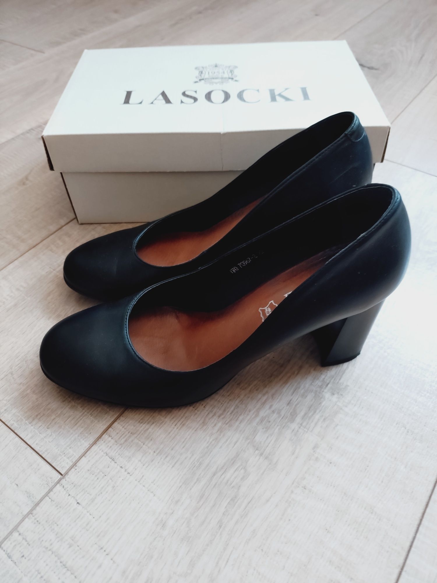 Buty na obcasie damskie Lasocki czółenka rozmiar 40