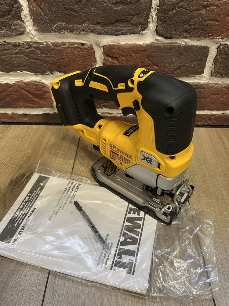 DeWALT DCS334b бесщеточный лобзик