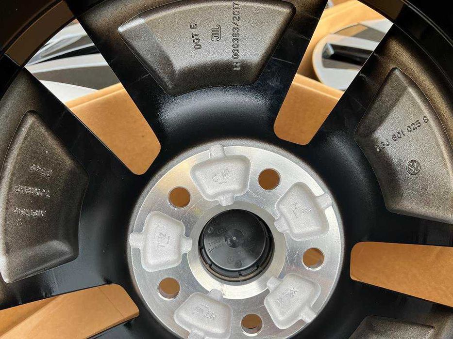 Felgi aluminiowe 18cali Audi A3 A4 Q3 5x112 et45 7Jx18 nr8041