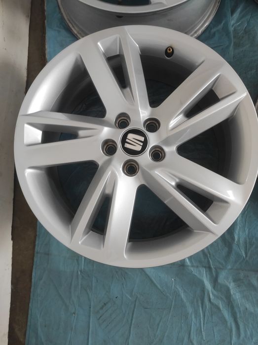 225 Felgi aluminiowe ORYGINAŁ SEAT R 17 5x100 otwór 57,1 Bardzo Ładne